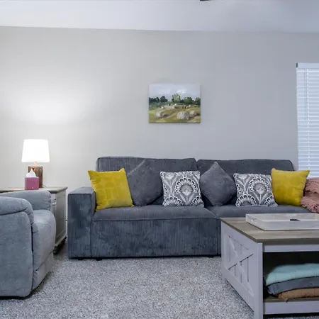 Beautiful Home Quiet Area 30 Days Minimum Stay